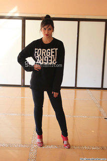 Mannara Chopra feet photo 10