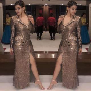 Mannara Chopra feet photo 8