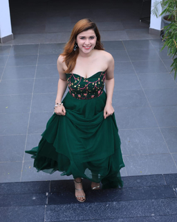 Mannara Chopra feet photo 4