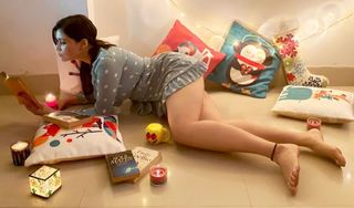 Mannara Chopra feet photo 7