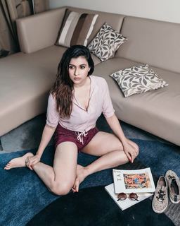 Mannara Chopra feet photo 8