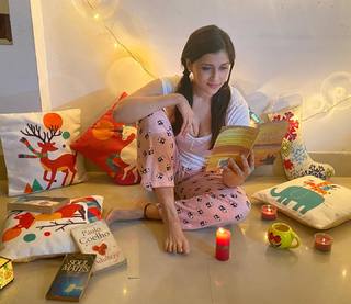 Mannara Chopra feet photo 1