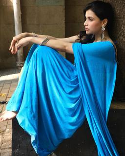 Mannara Chopra feet photo 12