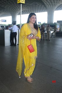 Mannara Chopra feet photo 11