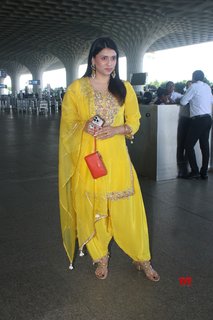 Mannara Chopra feet photo 6