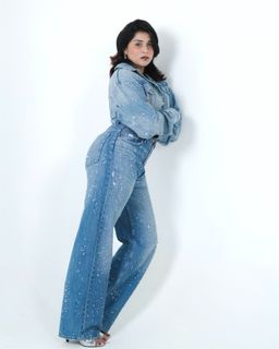 Mannara Chopra feet photo 2