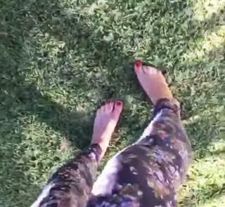 Manon Mathews feet photo 9