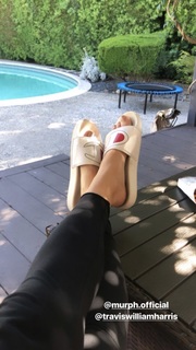 Manon Mathews feet photo 1