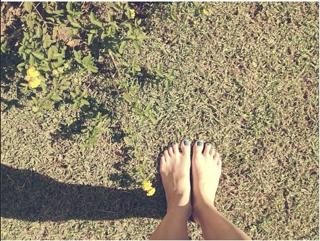 Manu Gavassi feet photo thumbnail