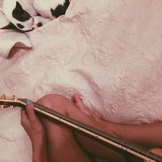 Manu Gavassi feet photo thumbnail