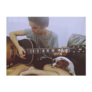 Manu Gavassi feet photo thumbnail