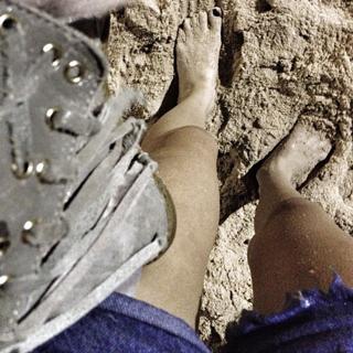 Manu Gavassi feet photo thumbnail