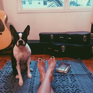 Manu Gavassi feet photo thumbnail