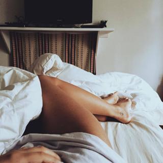 Manu Gavassi feet photo thumbnail