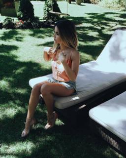 Manu Gavassi feet photo thumbnail