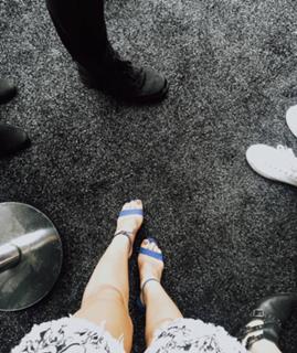 Manu Gavassi feet photo thumbnail