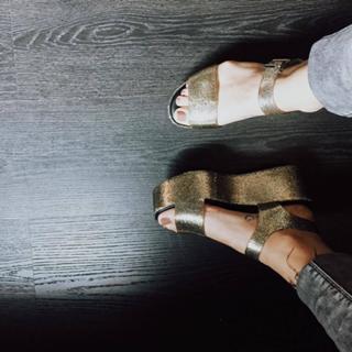 Manu Gavassi feet photo thumbnail