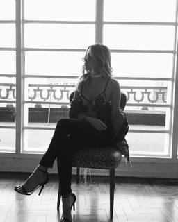 Manu Gavassi feet photo thumbnail