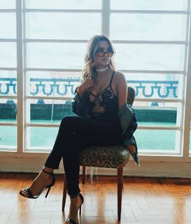 Manu Gavassi feet photo thumbnail