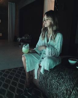 Manu Gavassi feet photo thumbnail