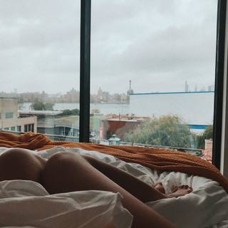 Manu Gavassi feet photo thumbnail