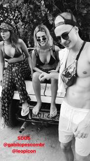 Manu Gavassi feet photo thumbnail