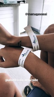 Manu Gavassi feet photo thumbnail