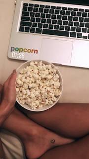 Manu Gavassi feet photo thumbnail