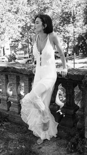 Manu Gavassi feet photo thumbnail