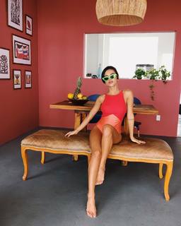 Manu Gavassi feet photo thumbnail