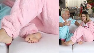 Manu Gavassi feet photo thumbnail