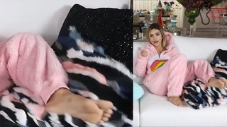 Manu Gavassi feet photo thumbnail