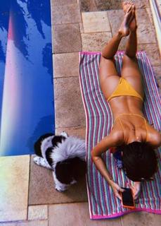 Manu Gavassi feet photo thumbnail