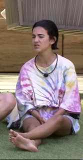 Manu Gavassi feet photo thumbnail