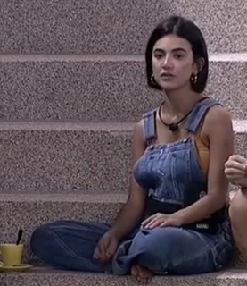 Manu Gavassi feet photo thumbnail