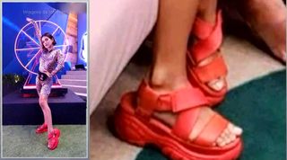 Manu Gavassi feet photo thumbnail