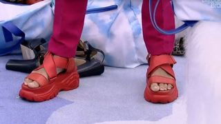 Manu Gavassi feet photo thumbnail