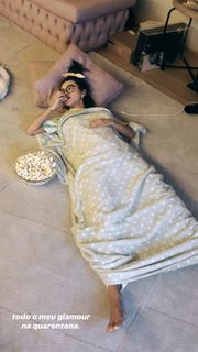 Manu Gavassi feet photo thumbnail