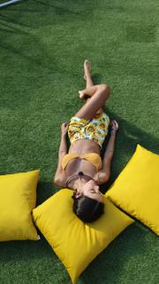 Manu Gavassi feet photo thumbnail