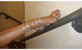 Manu Gavassi feet photo thumbnail