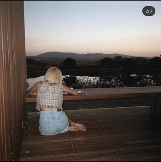 Manu Gavassi feet photo thumbnail