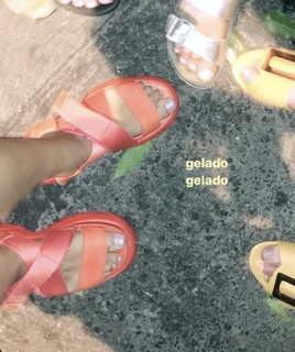 Manu Gavassi feet photo thumbnail