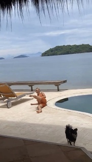 Manu Gavassi feet photo thumbnail