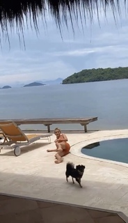 Manu Gavassi feet photo thumbnail