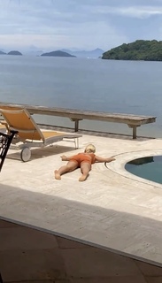 Manu Gavassi feet photo thumbnail