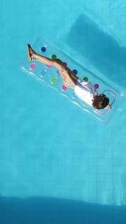 Manu Gavassi feet photo thumbnail