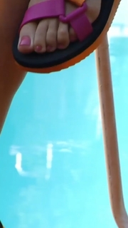 Manu Gavassi feet photo thumbnail