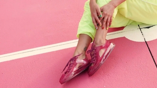 Manu Gavassi feet photo thumbnail