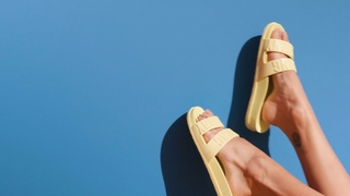 Manu Gavassi feet photo thumbnail