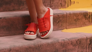 Manu Gavassi feet photo thumbnail